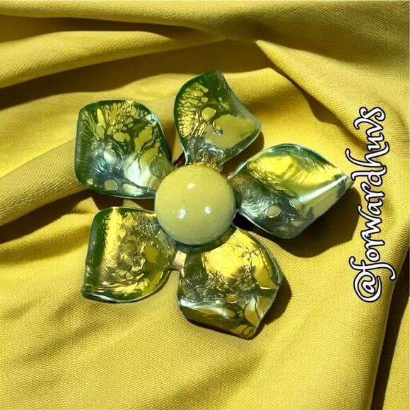 Vibrant Green Hard Plastic Flower Brooch - Picture 6 of 8